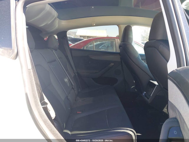 Tesla Model Y 2026 7SAYGDED2TF389511 Image 8