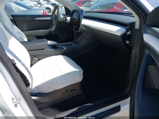 2023 TESLA MODEL Y 7SAYGDEE0PF596381 Photo 4