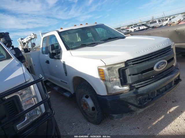 1FD8X3GT3KEC15244 Ford F-350