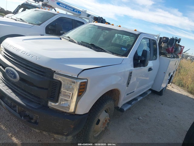 1FD8X3GT3KEC15244 Ford F-350