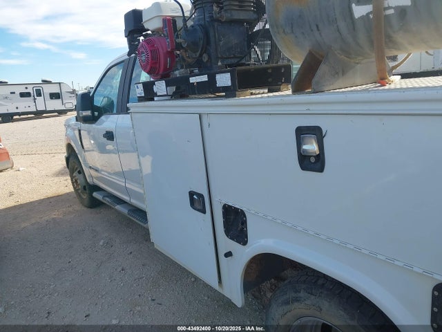 1FD8X3GT3KEC15244 Ford F-350