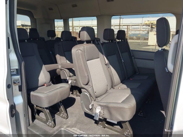 1FBAX2C89NKA19708 Ford Transit-350 Passenger Van Xlt