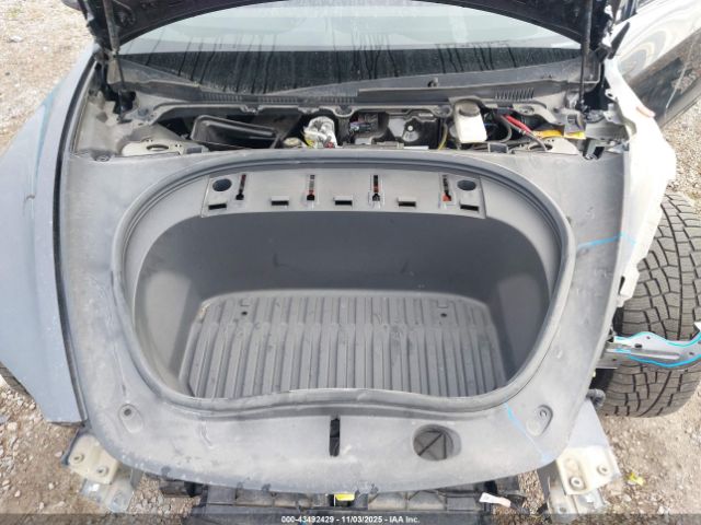 2024 TESLA MODEL 3 5YJ3E1EB8RF811056 Photo 9