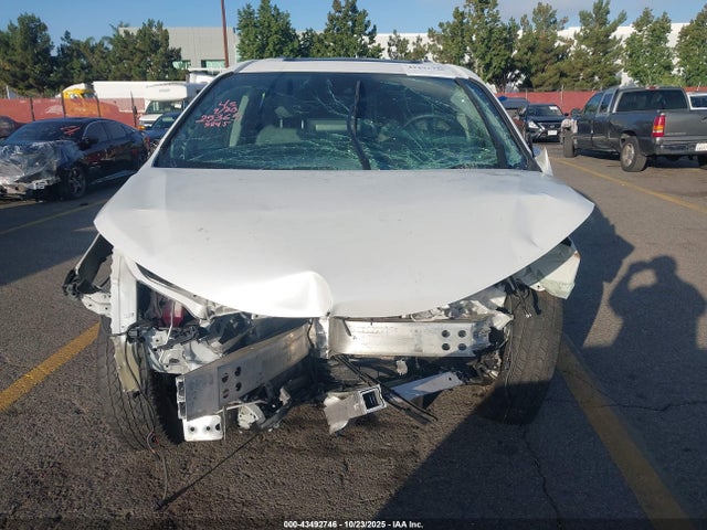43492746 :رقم المزاد ، 5TDJRKEC7NS135845 vin ، 2022 Toyota Sienna Xle مزاد بيع