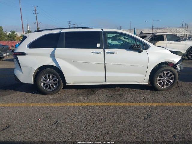 43492746 :رقم المزاد ، 5TDJRKEC7NS135845 vin ، 2022 Toyota Sienna Xle مزاد بيع