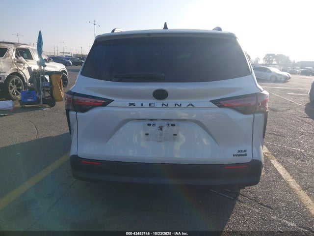 43492746 :رقم المزاد ، 5TDJRKEC7NS135845 vin ، 2022 Toyota Sienna Xle مزاد بيع