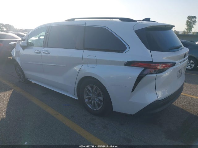 43492746 :رقم المزاد ، 5TDJRKEC7NS135845 vin ، 2022 Toyota Sienna Xle مزاد بيع