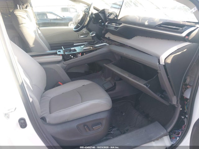 43492746 :رقم المزاد ، 5TDJRKEC7NS135845 vin ، 2022 Toyota Sienna Xle مزاد بيع