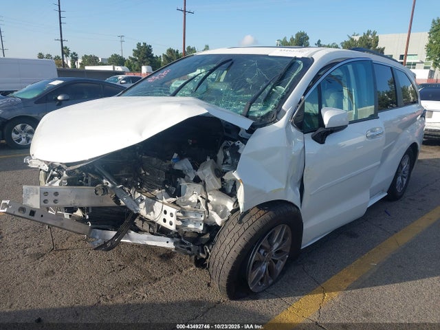 43492746 :رقم المزاد ، 5TDJRKEC7NS135845 vin ، 2022 Toyota Sienna Xle مزاد بيع