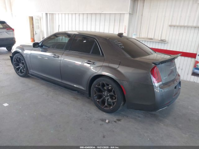 2019 CHRYSLER 300 2C3CCABG1KH583069 Photo 2