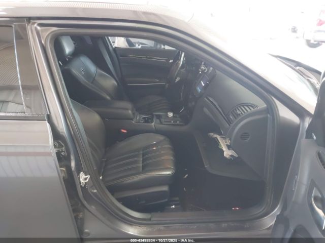 2019 CHRYSLER 300 2C3CCABG1KH583069 Photo 4