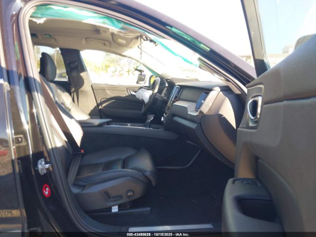 2018 VOLVO XC60 YV4A22RL1J1076889 Photo 4