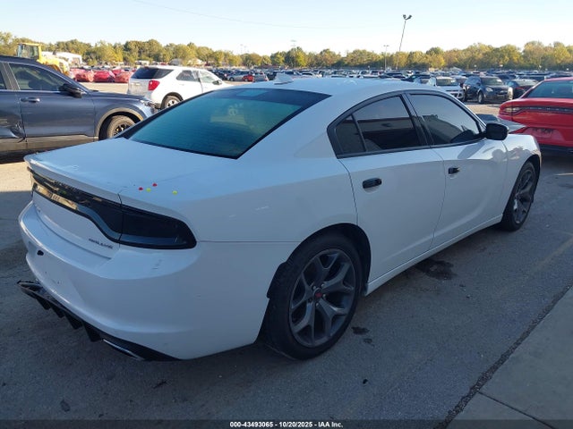 43493065 :رقم المزاد ، 2C3CDXHG6FH852311 vin ، 2015 Dodge Charger Sxt مزاد بيع
