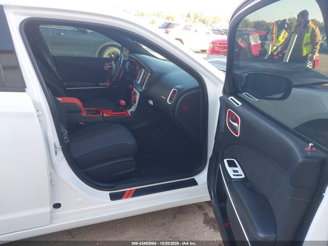 43493065 :رقم المزاد ، 2C3CDXHG6FH852311 vin ، 2015 Dodge Charger Sxt مزاد بيع
