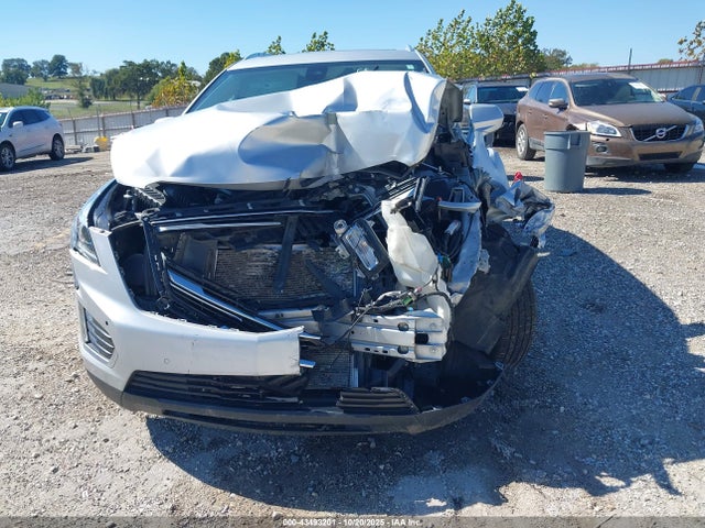 2017 CADILLAC XT5 1GYKNDRS0HZ146261 Photo 5