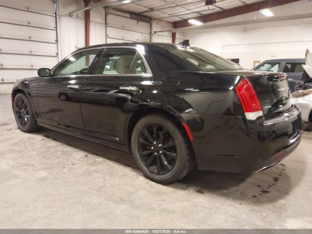 2018 CHRYSLER 300 2C3CCAKG3JH165207 Photo 2
