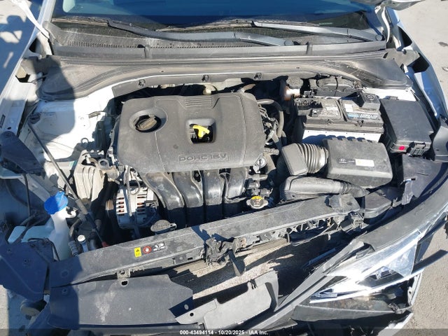 Hyundai ELANTRA SE 2019 5NPD74LF1KH432316 Image 10