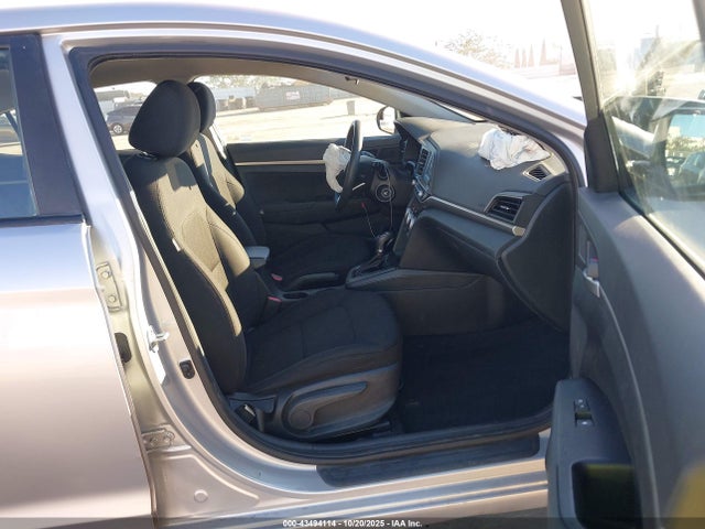 Hyundai ELANTRA SE 2019 5NPD74LF1KH432316 Image 5