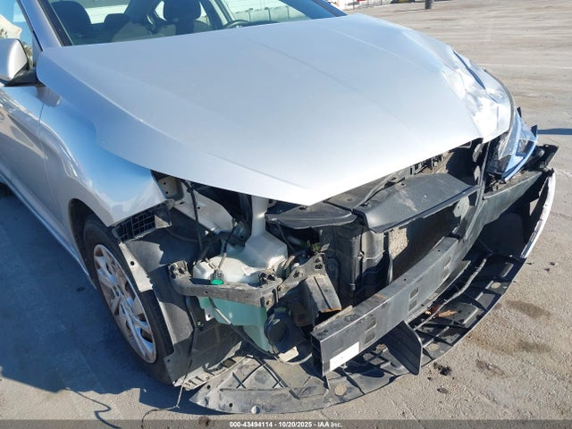 Hyundai ELANTRA SE 2019 5NPD74LF1KH432316 Image 6