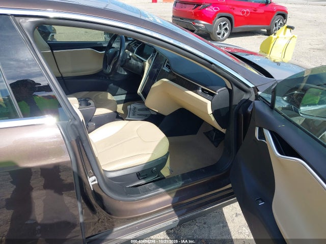 2013 TESLA MODEL S 5YJSA1DN0DFP16244 Photo 4