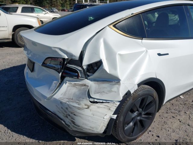 2024 TESLA MODEL Y 7SAYGDED6RA325431 Photo 5