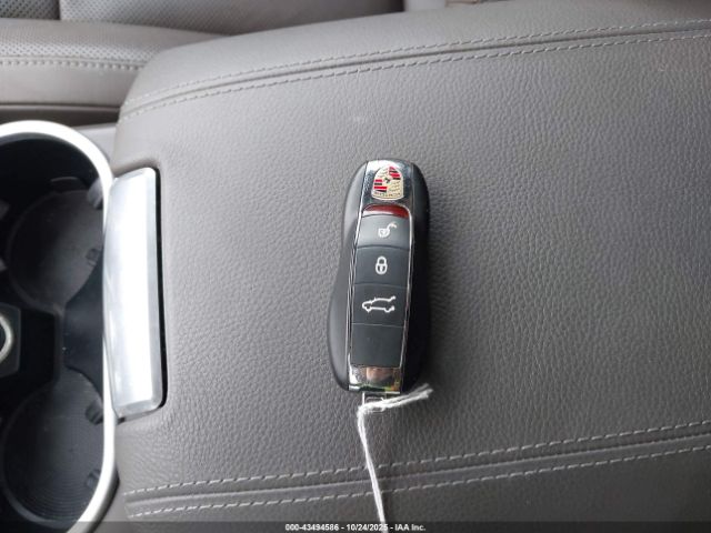 2017 PORSCHE CAYENNE WP1AA2A25HKA82870 Photo 10