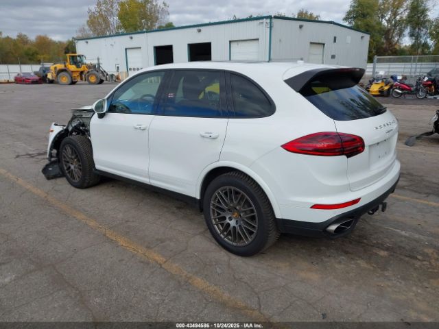 2017 PORSCHE CAYENNE WP1AA2A25HKA82870 Photo 2