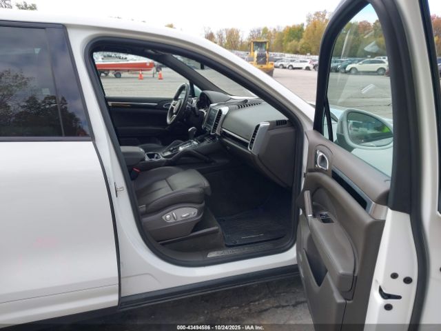 2017 PORSCHE CAYENNE WP1AA2A25HKA82870 Photo 4