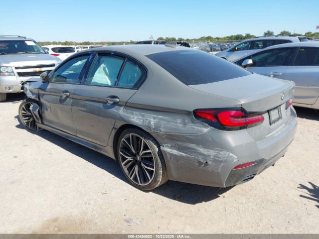 2022 BMW 530 WBA53BH09NWX44940 Photo 2