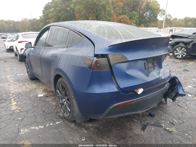 2021 TESLA MODEL Y 5YJYGDEEXMF255725 Photo 2