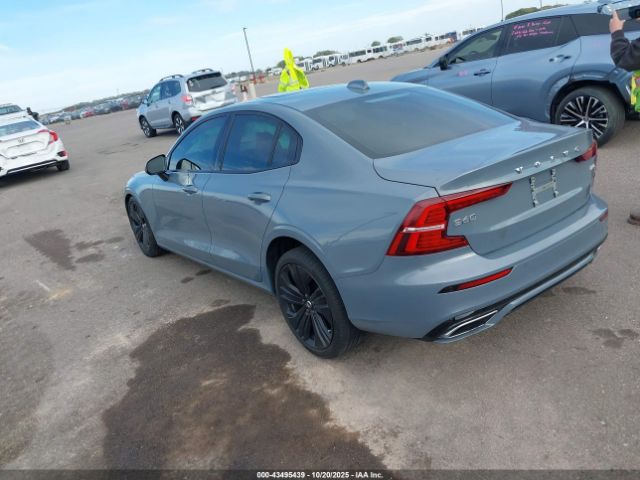 2022 VOLVO S60 7JRL12FZXNG163041 Photo 2