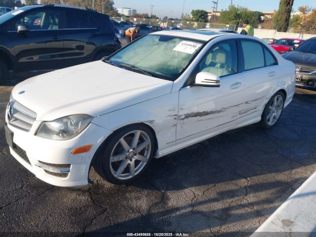 2013 MERCEDES-BENZ C 250 WDDGF4HB0DA762227 Photo 1