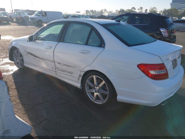 2013 MERCEDES-BENZ C 250 WDDGF4HB0DA762227 Photo 2