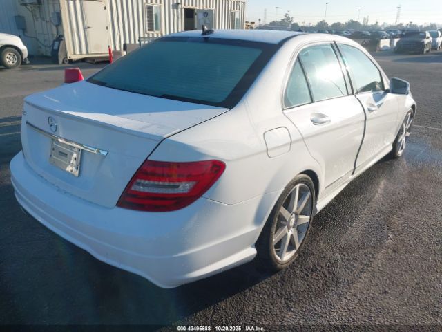 2013 MERCEDES-BENZ C 250 WDDGF4HB0DA762227 Photo 3