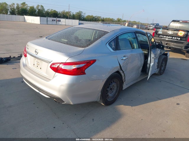 1N4AL3AP0HC499388 Nissan Altima 2.5 S