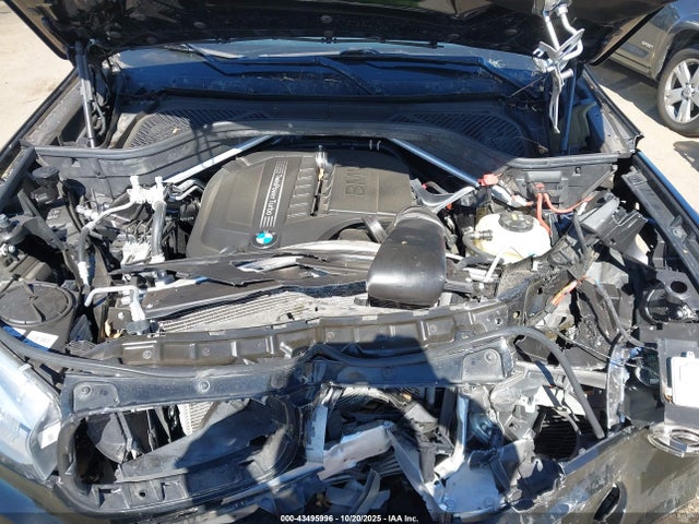 2018 BMW X5 5UXKR2C58J0Z17107 Photo 9