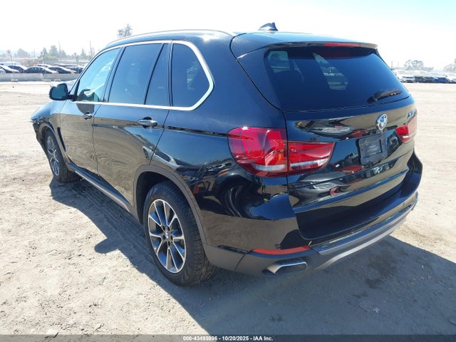 2018 BMW X5 5UXKR2C58J0Z17107 Photo 2