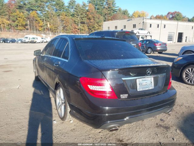 2014 MERCEDES-BENZ C 300 WDDGF8AB4ER303741 Photo 2