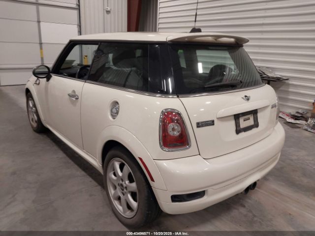 2010 MINI COOPER S WMWMF7C56ATX44814 Photo 2