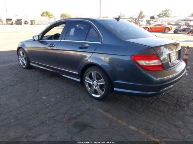 2011 MERCEDES-BENZ C 300 WDDGF5EB0BA523980 Photo 2