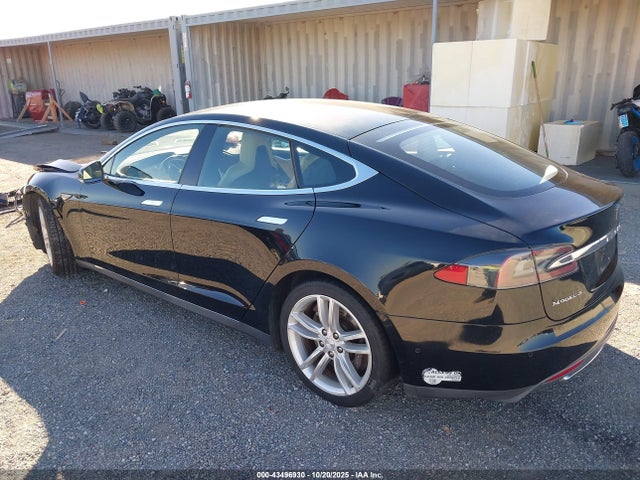 2015 TESLA MODEL S 5YJSA1E28FF119771 Photo 2