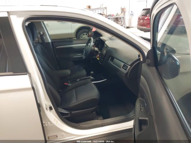 2018 MITSUBISHI OUTLANDER JA4AZ2A37JZ005752 Photo 4