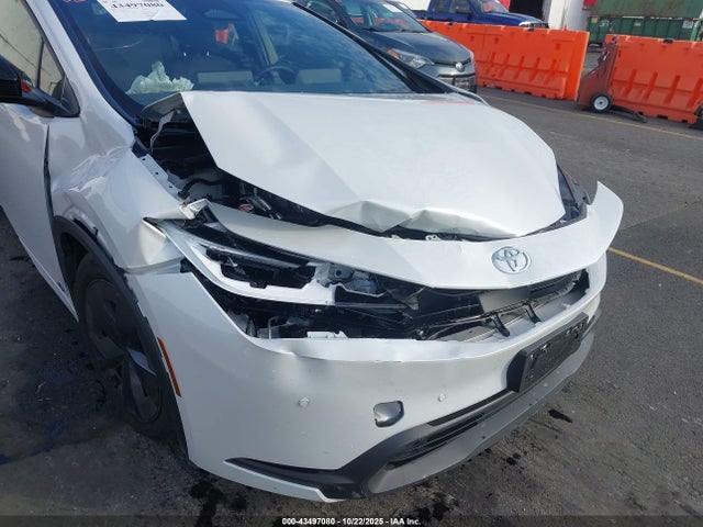JTDADABU7R3020112 Toyota Prius Le Awd-e