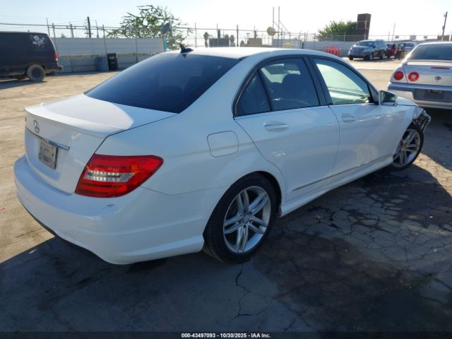 2013 MERCEDES-BENZ C 250 WDDGF4HB6DG017592 Photo 3