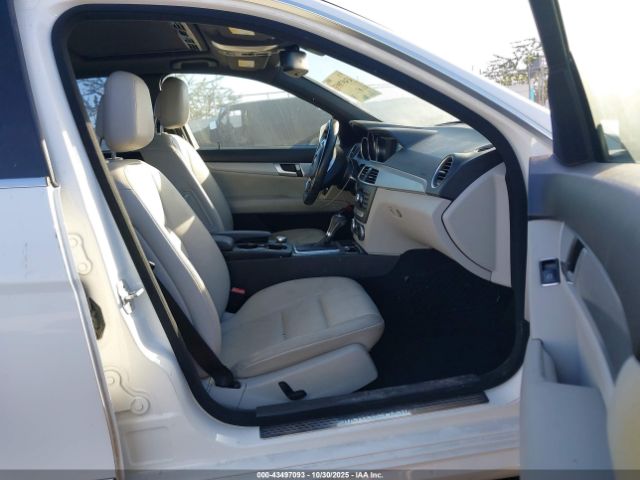 2013 MERCEDES-BENZ C 250 WDDGF4HB6DG017592 Photo 4