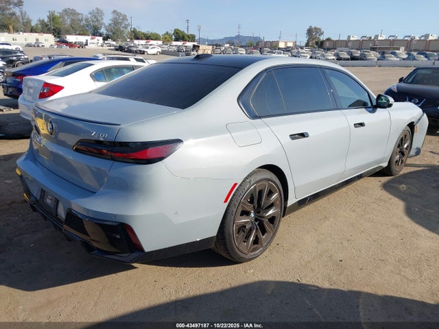 2023 BMW 740 WBA23EH05PCM56633 Photo 3