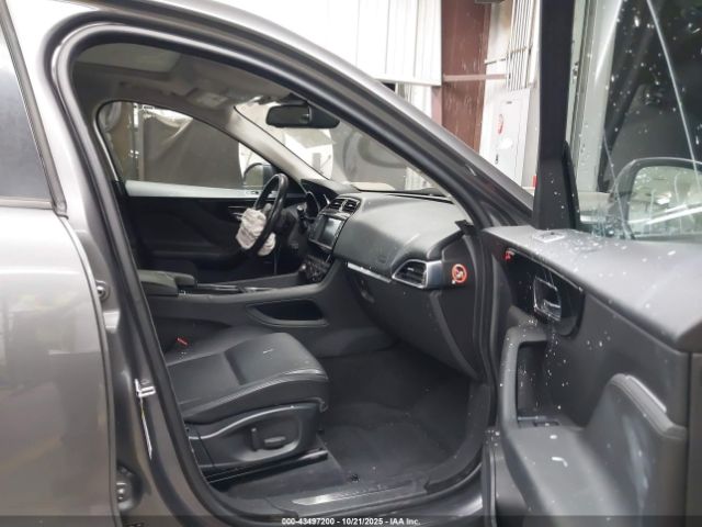 2018 JAGUAR F-PACE SADCJ2EV9JA255269 Photo 4