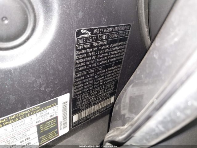 2018 JAGUAR F-PACE SADCJ2EV9JA255269 Photo 8