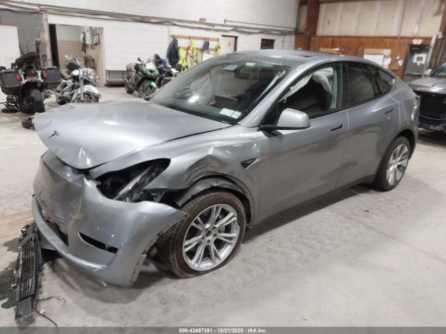 2024 TESLA MODEL Y 7SAYGDEE8RA286933 Photo 1