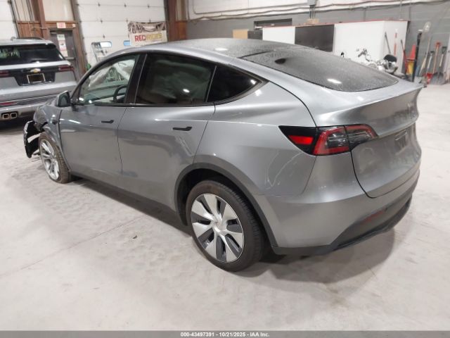 2024 TESLA MODEL Y 7SAYGDEE8RA286933 Photo 2
